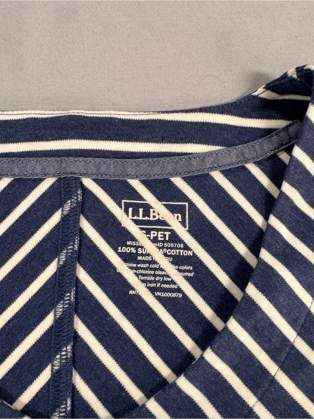 L.L. Bean Navy and White Short Sleeve Striped V-Neck Top petit small 100% cotton - Picture 5 of 8
